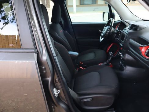 Used 2017 Jeep Renegade Trailhawk AWD/4WD image 22