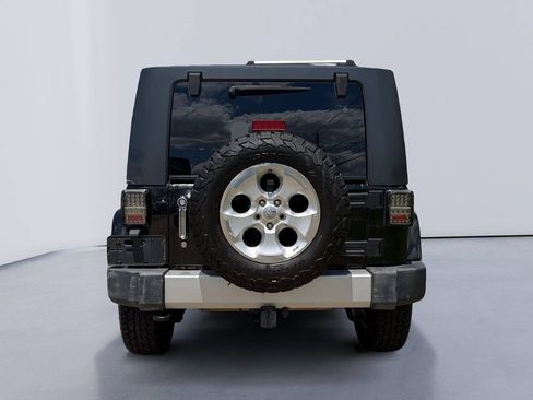 Used 2010 Jeep Wrangler Unlimited Sahara AWD/4WD image 4