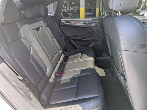 Certified 2025 Porsche Macan AWD/4WD image 24