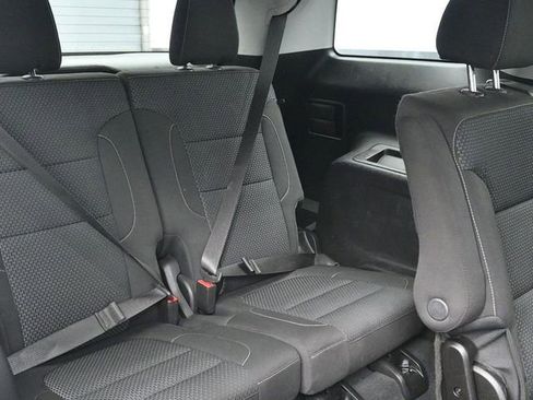 Used 2023 GMC Acadia SLE image 10