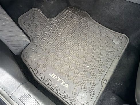 Used 2021 Volkswagen Jetta SE image 36