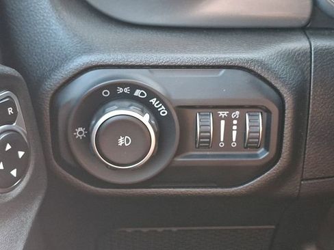 Used 2021 Jeep Wrangler Unlimited Sahara AWD/4WD image 25