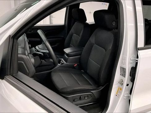 Used 2023 Chevrolet Colorado Trail Boss w/ Technology Package AWD/4WD image 23