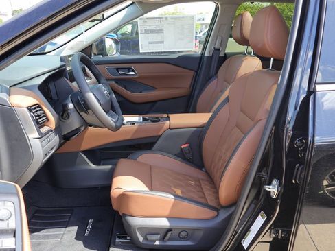 New 2026 Nissan Rogue Platinum image 7