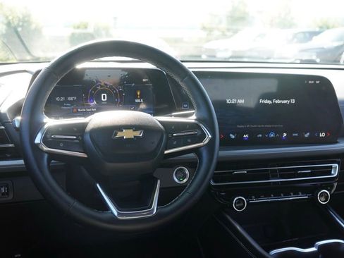 Used 2025 Chevrolet Traverse LT w/ Driver Confidence Package image 27