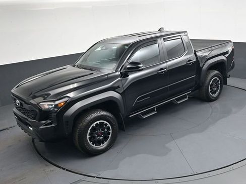 Used 2024 Toyota Tacoma TRD Off-Road w/ TRD Off Road Upgrade Package image 32