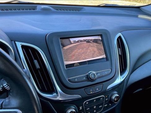 Used 2022 Chevrolet Equinox LT image 11