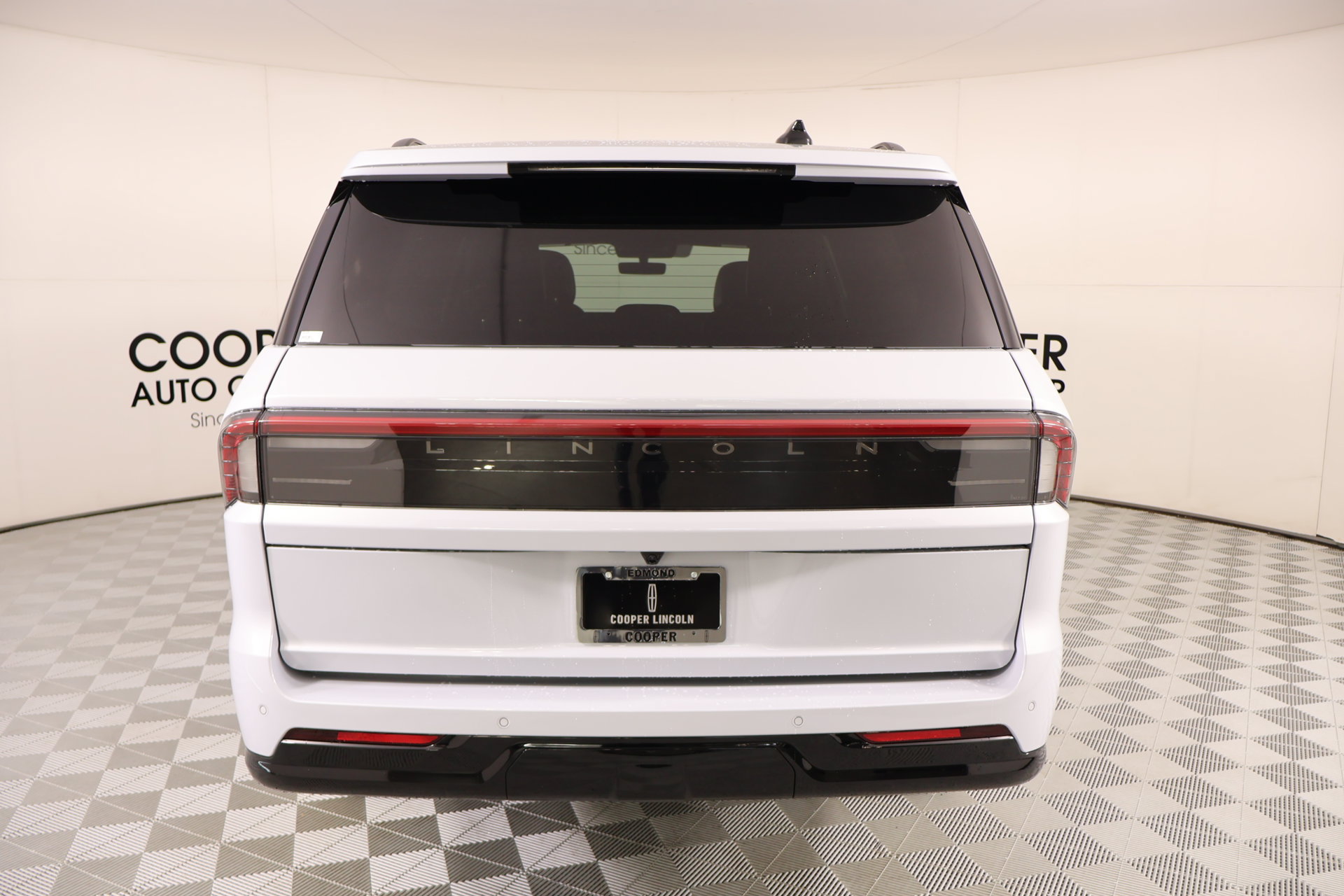 New 2026 Lincoln Navigator L Reserve w/ Jet Appearance Package AWD/4WD image 23