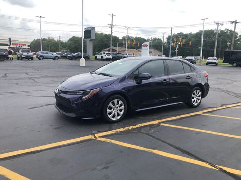 Used 2021 Toyota Corolla LE FWD image 4