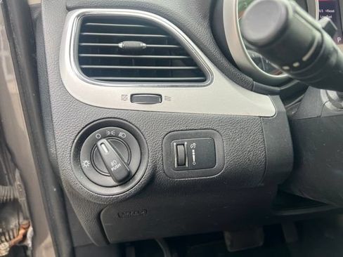 Used 2012 Dodge Journey SXT FWD image 20