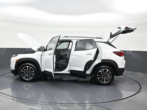 Used 2025 Chevrolet TrailBlazer LT FWD image 35