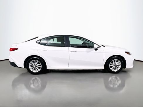 Used 2025 Toyota Camry LE image 3
