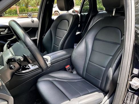 Used 2020 Mercedes-Benz GLC 300 4MATIC image 18