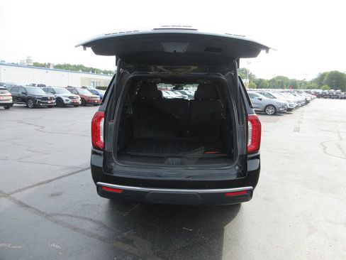 Used 2023 GMC Yukon XL SLT AWD/4WD image 8