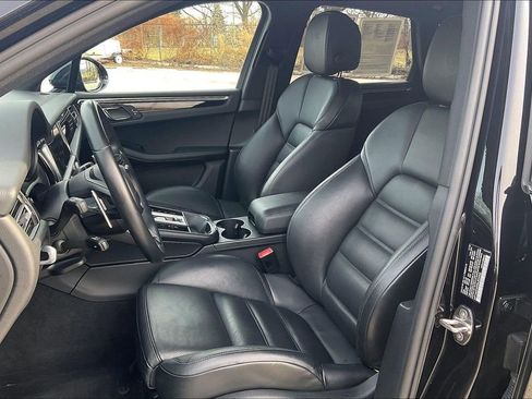 Used 2022 Porsche Macan S image 25