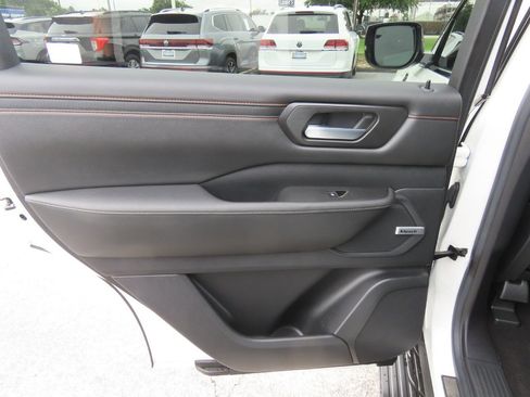 Used 2025 Nissan Armada PRO-4X w/ Pro-4X Premium Package AWD/4WD image 20