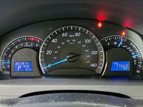 Used 2013 Toyota Camry LE image 18