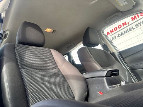 Used 2021 Nissan Rogue Sport S image 24