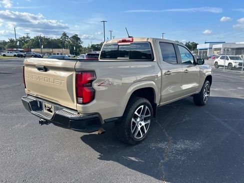 Used 2023 Chevrolet Colorado Z71 w/ Advanced Trailering Package AWD/4WD image 4