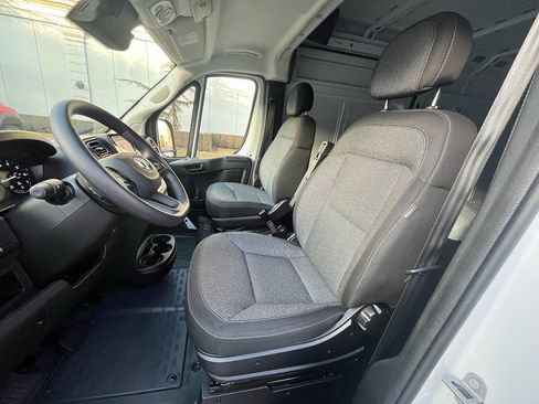 Used 2025 RAM ProMaster 2500 w/ Convenience Group image 17