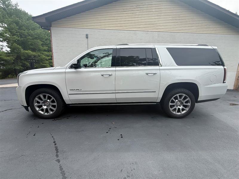 Used 2017 GMC Yukon XL Denali AWD/4WD image 2