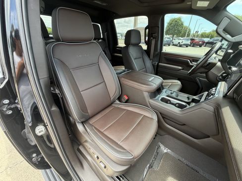 Used 2024 GMC Sierra 3500 Denali AWD/4WD image 18