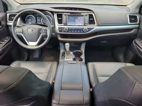 Used 2019 Toyota Highlander XLE FWD image 10