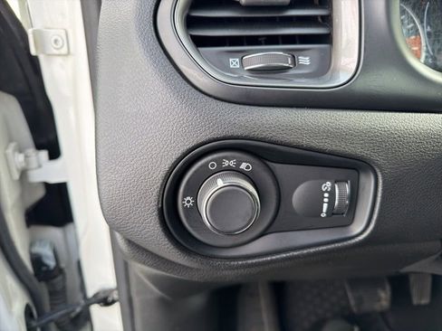 Used 2023 Jeep Renegade Latitude image 26