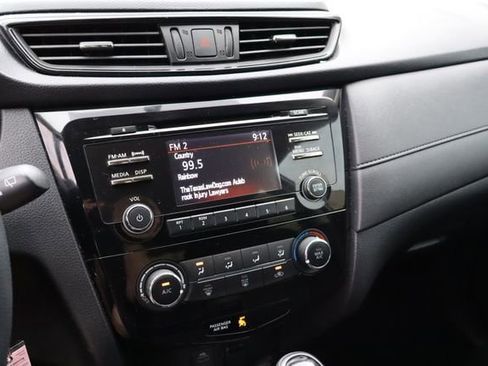 Used 2017 Nissan Rogue S FWD image 6