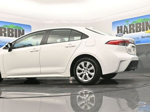 Used 2025 Toyota Corolla LE image 19