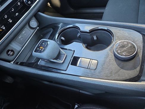 Used 2024 Nissan Rogue S image 25