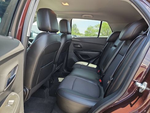 Used 2022 Chevrolet Trax LT w/ Driver Confidence Package AWD/4WD image 12