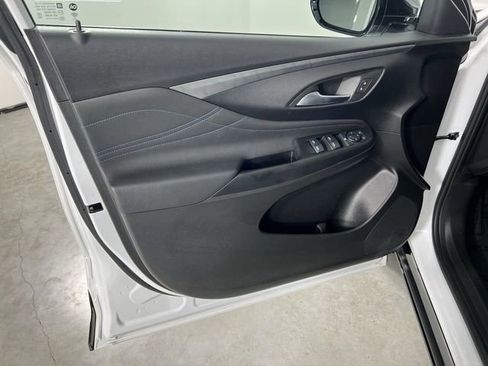 Used 2025 Buick Envista Sport Touring w/ Convenience I Package FWD image 20