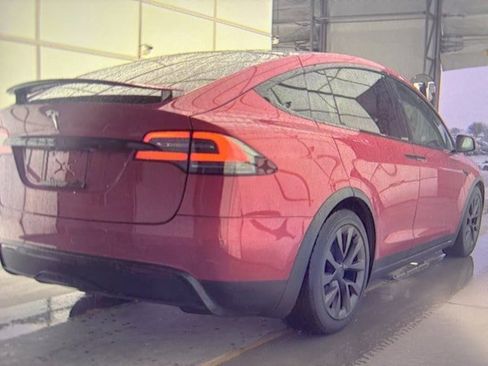 Used 2022 Tesla Model X image 2