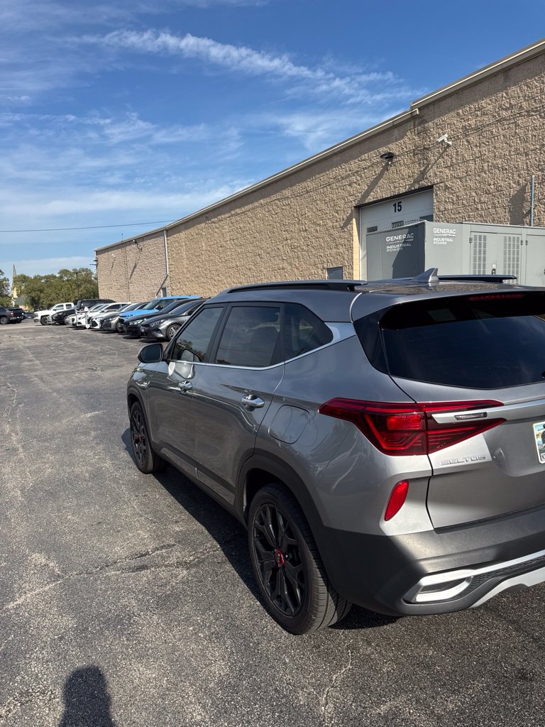 Used 2021 Kia Seltos SX w/ SX Sunroof Package AWD/4WD image 10