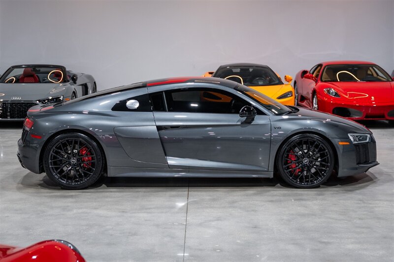 Used 2018 Audi R8 V10 RWD image 7