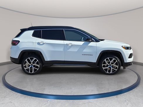 Used 2025 Jeep Compass Limited w/ Elite Group AWD/4WD image 5