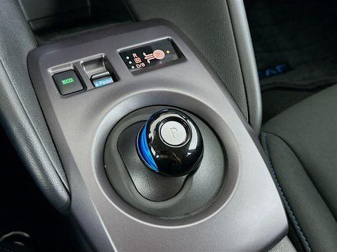 Used 2025 Nissan Leaf S image 23