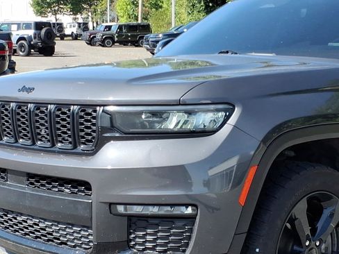 Used 2022 Jeep Grand Cherokee L Limited w/ Black Appearance Package AWD/4WD image 2