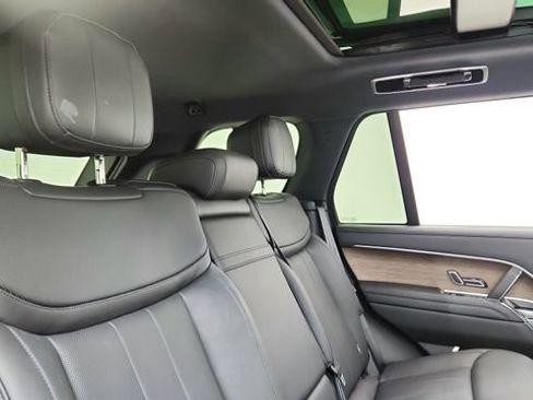 Used 2025 Land Rover Range Rover SE image 24
