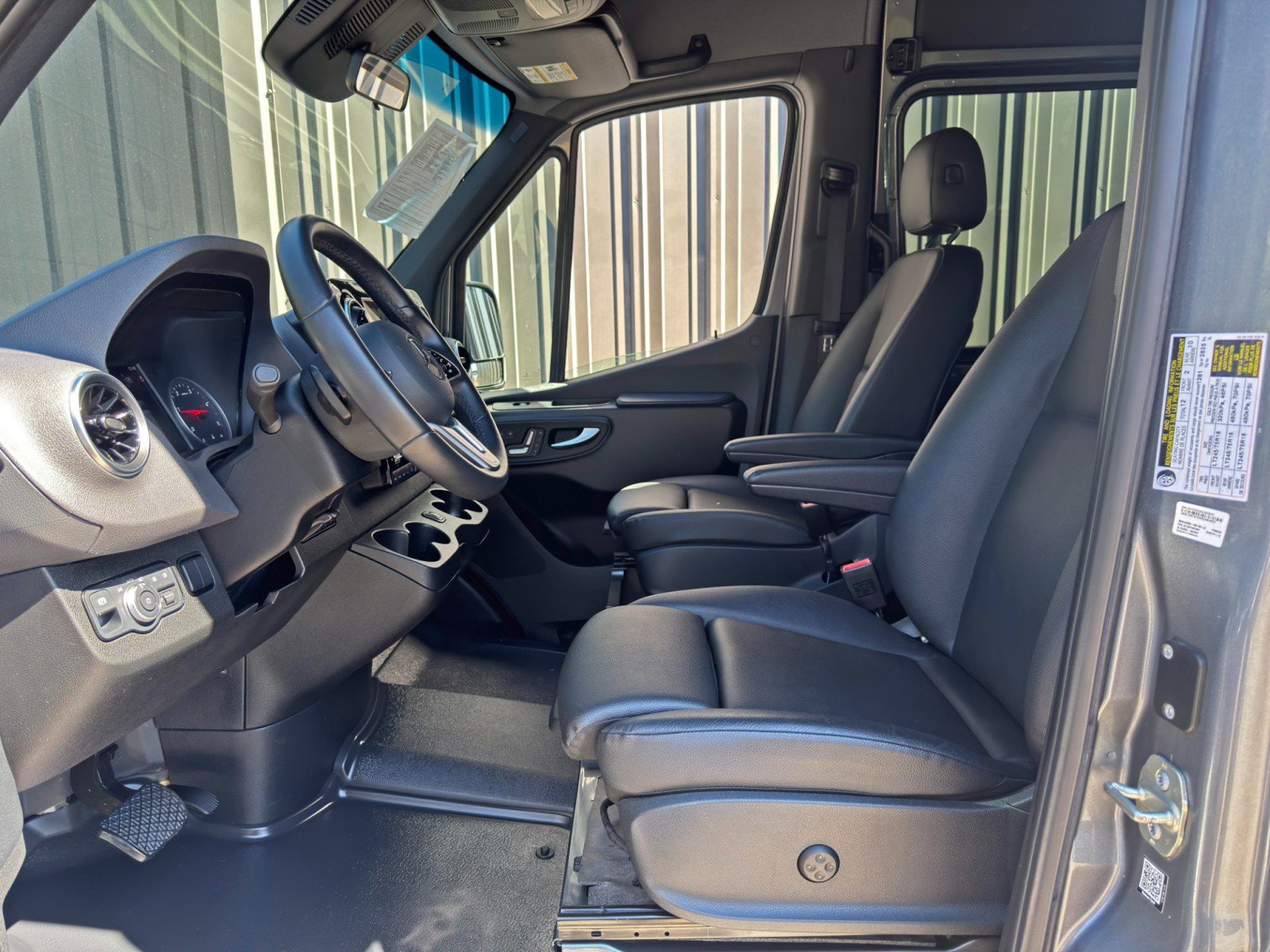 Used 2023 Mercedes-Benz Sprinter 2500 image 16