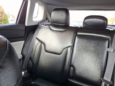 Certified 2022 Jeep Compass Limited w/ Sun and Sound Group image 19