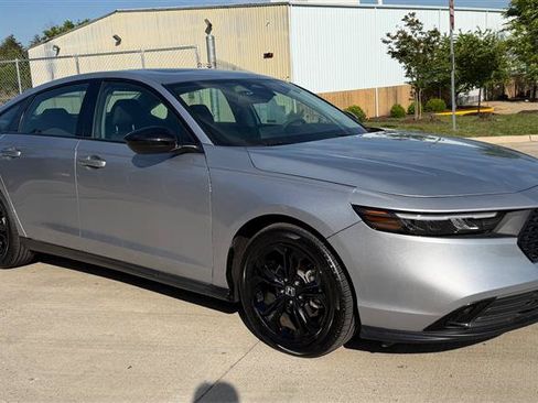 Used 2025 Honda Accord SE image 5