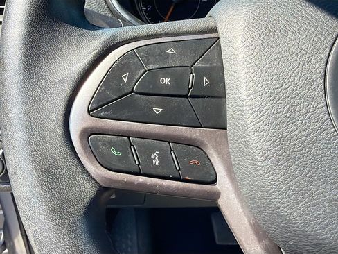 Used 2020 Jeep Cherokee Latitude Plus image 35