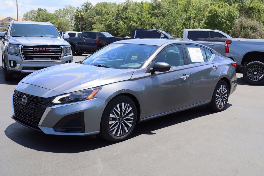 Used 2024 Nissan Altima 2.5 SV FWD image 5