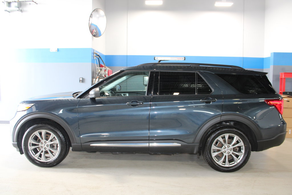 Used 2023 Ford Explorer XLT w/ Equipment Group 202A AWD/4WD image 11