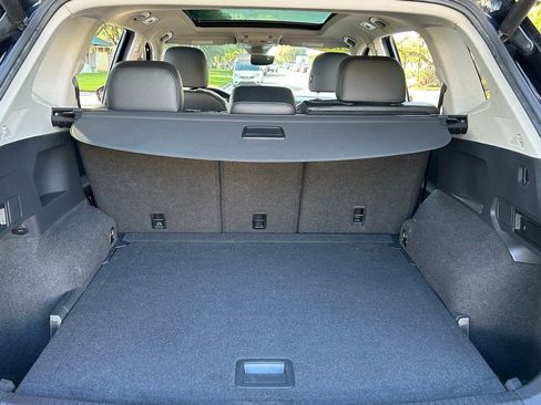 Used 2018 Volkswagen Tiguan SEL Premium image 36