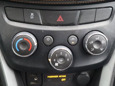 Used 2019 Chevrolet Trax LT w/ LPO, Cargo Package image 23