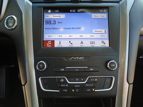 Used 2019 Ford Fusion SE FWD image 14