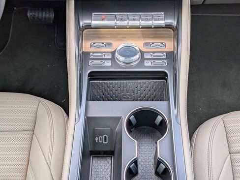 Used 2025 Lincoln Nautilus Reserve AWD/4WD image 18